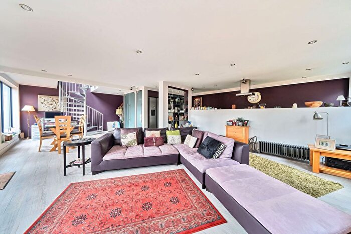 2 Bedroom Flat To Rent In Bermondsey Street, London, SE1