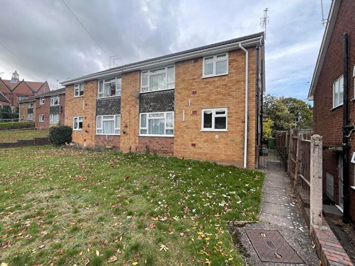 2 Bedroom Flat To Rent In Stourbridge - Danford Close, DY8