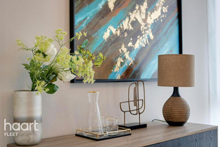 2 Bedroom Flat To Rent In Farnborough Road, Farnborough, GU14