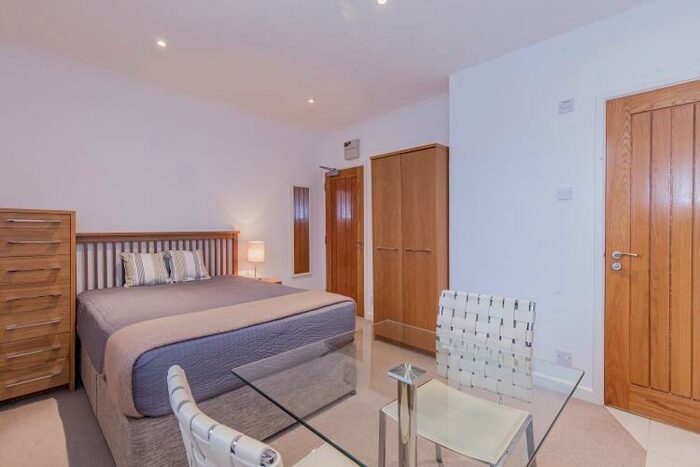 Apartment To Rent In St. Clements, Oxford, OX4