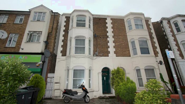 3 Bedroom Flat To Rent In Mayes Road, Wood Green, N22