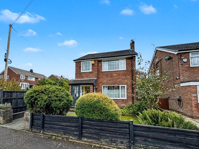 3 Bedroom Detached House For Sale In Peveril Close, Whitefield, M45