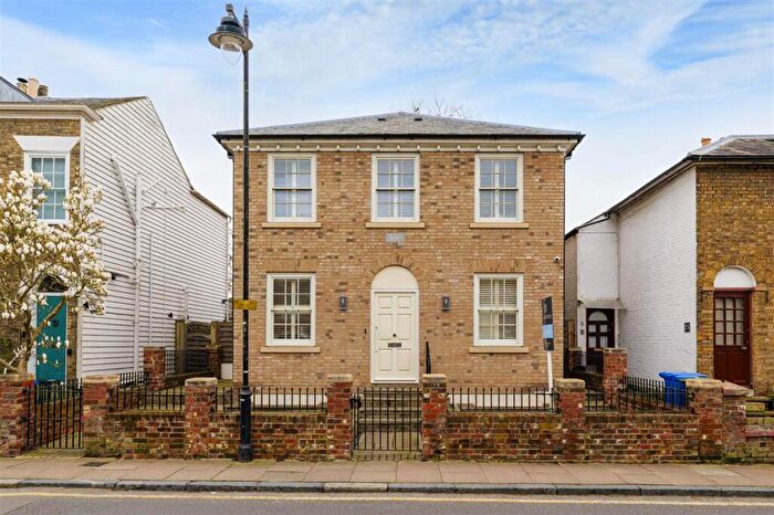 5 Bedroom Detached House For Sale In Clark House, South Road, Faversham, ME13