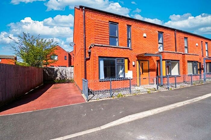 4 Bedroom Semi-detached House For Sale In Langshaw Street, Salford, M6