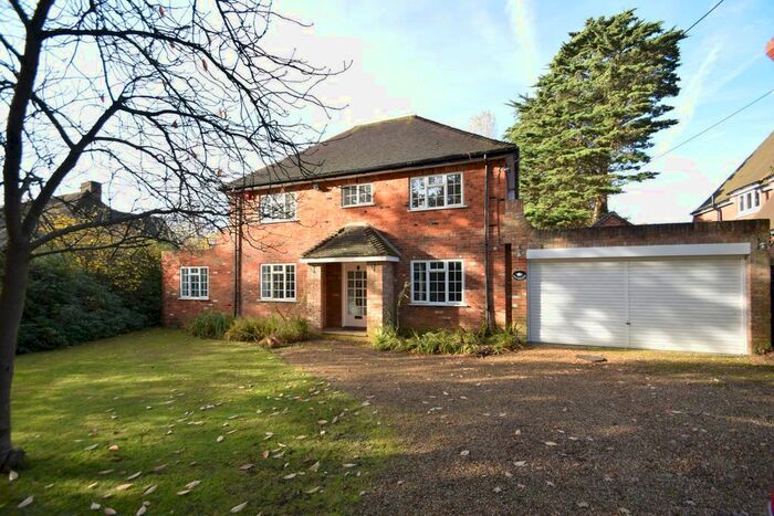 3 Bedroom Detached House To Rent In Maybourne, Christmas Lane, Farnham Common, Bucks, SL2