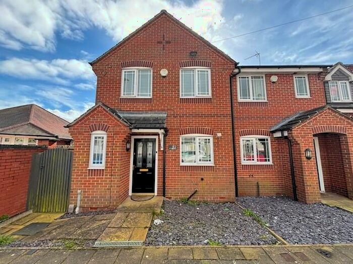 3 Bedroom Town House To Rent In Tudor Street, Sutton-In-Ashfield, NG17