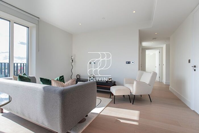 2 Bedroom Flat To Rent In Cascade Apartments, London, W12
