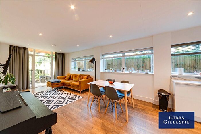 3 Bedroom Flat For Sale In Frazer Nash Close, Isleworth, Middlesex, TW7