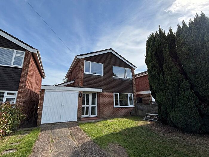 3 Bedroom Detached House For Sale In Graycot Close, Kinson, Bournemouth, BH10