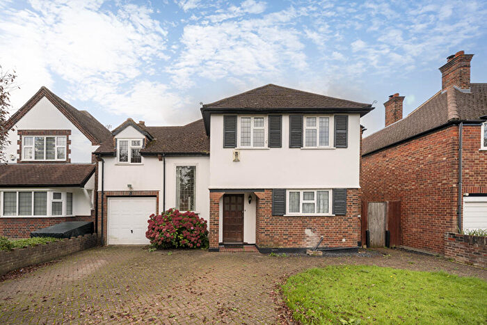 5 Bedroom Detached House To Rent In Cumberland Drive, KT10