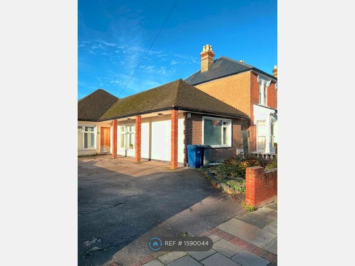 2 Bedroom Bungalow To Rent In Macdonald Road, London, N11