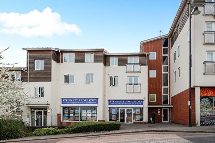 2 Bedroom Flat For Sale In Wooburn Court, A Winchmore Hill Road, Southgate, London, N14