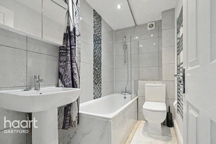 1 Bedroom Apartment To Rent In East Hill, Dartford, DA1