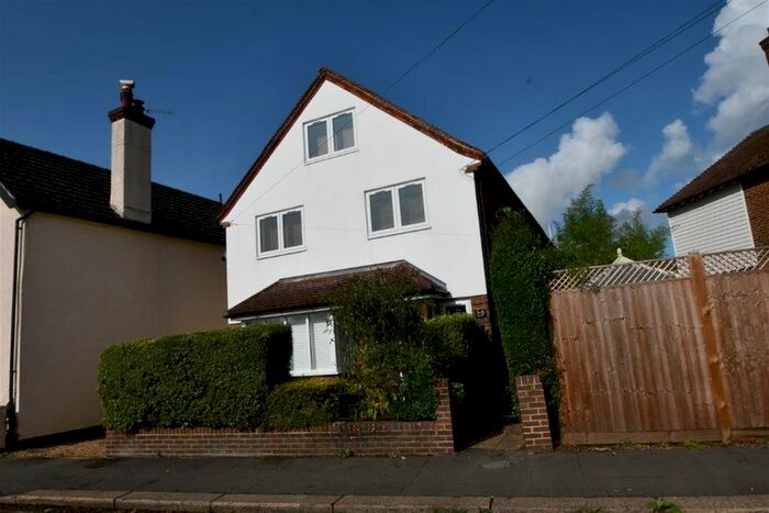 1 Bedroom Flat To Rent In Station Road, Farncombe, Godalming, GU7