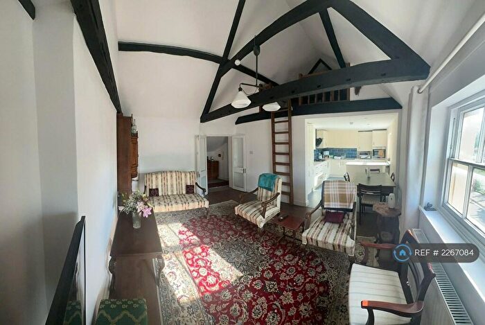 2 Bedroom Flat To Rent In High Street, Cheltenham, GL50