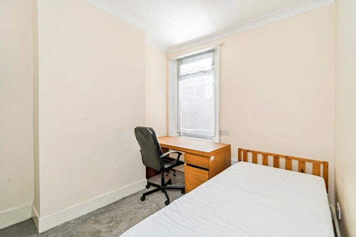 5 Bedroom Terraced House For Sale In Langhorn Road, Southampton, Hampshire, SO16