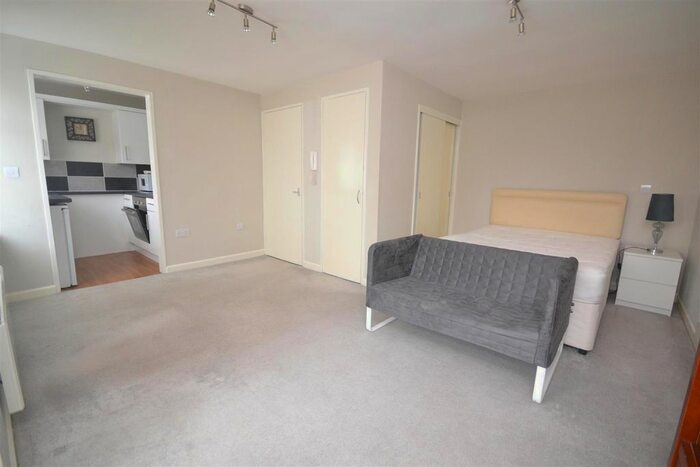 Studio To Rent In Douglas Court, Hartsbourne Road, Reading, RG6