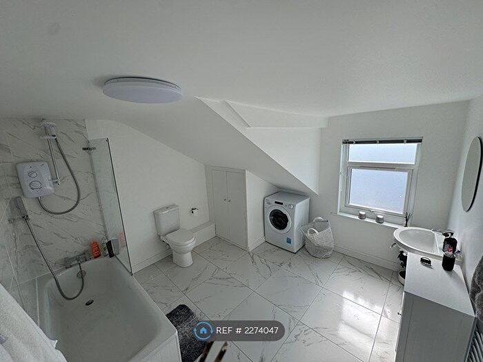 1 Bedroom Flat To Rent In Market Street, Wirral, CH47