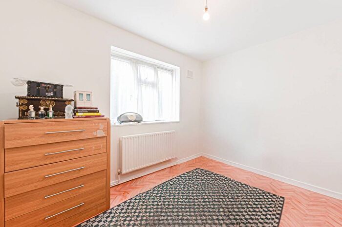 3 Bedroom Flat For Sale In Draycott Avenue, Chelsea, London, SW3