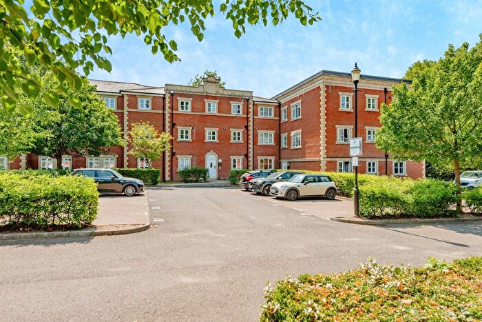 1 Bedroom Flat For Sale In Talfourd Way, Redhill, RH1