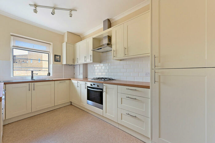 2 Bedroom Flat To Rent In St. James Road, Surbiton, KT6
