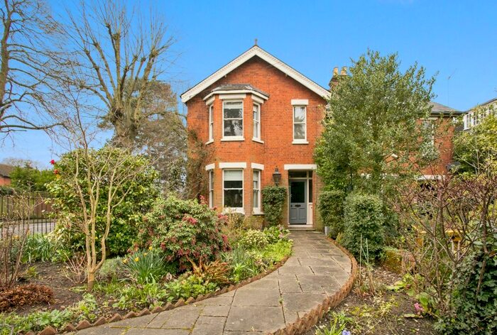 4 Bedroom Semi-Detached House To Rent In Furze Platt Road, Maidenhead, SL6