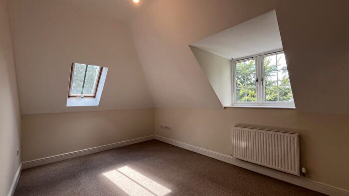 2 Bedroom Flat To Rent In Stirling Road, Bournemouth, Dorset, BH3