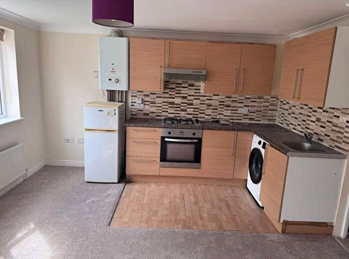 2 Bedroom Flat To Rent In Pickard Close, London, N14