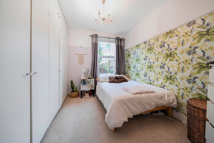 2 Bedroom Flat To Rent In Idlecombe Road, Tooting, London, SW17