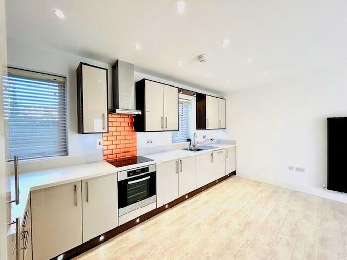2 Bedroom Apartment To Rent In Grebe Way, Maidenhead, SL6