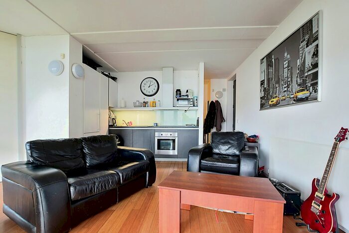 2 Bedroom Flat To Rent In Budenberg, Woodfield Road, Altrincham, WA14