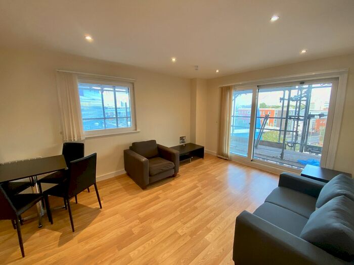 2 Bedroom Flat To Rent In Rusholme Place, Manchester, M14