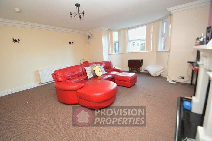 2 Bedroom Flat To Rent In Cardigan Road, Headingley, Leeds, LS6