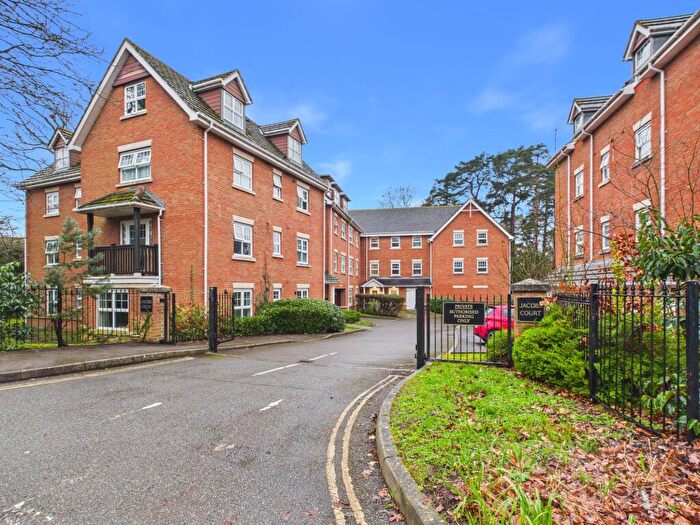 2 Bedroom Flat For Sale In Worth Park Avenue, Jacobs Court, RH10