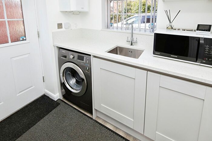 4 Bedroom Detached House For Sale In Aberdeen Close, Swadlincote, DE11