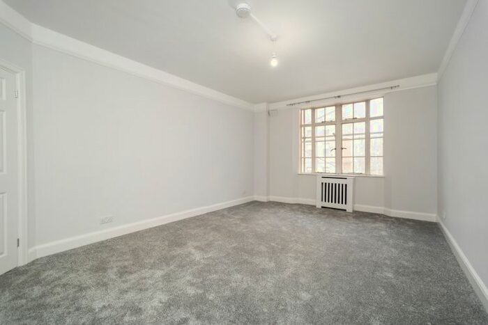 2 Bedroom Flat To Rent In Upper Woburn Place, London, WC1H