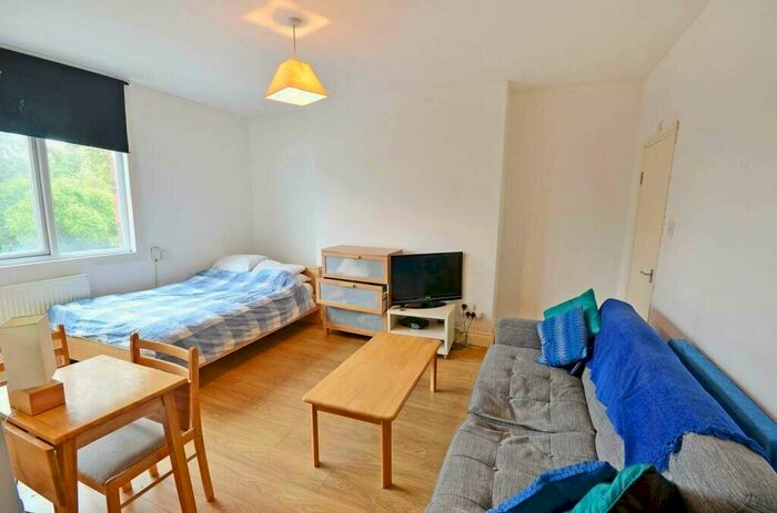 Studio To Rent In Mount View Road, Crouch End, N4