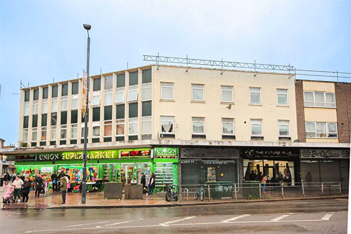 3 Bedroom Flat To Rent In Greyfriars, Bedford, Bedfordshire, MK40