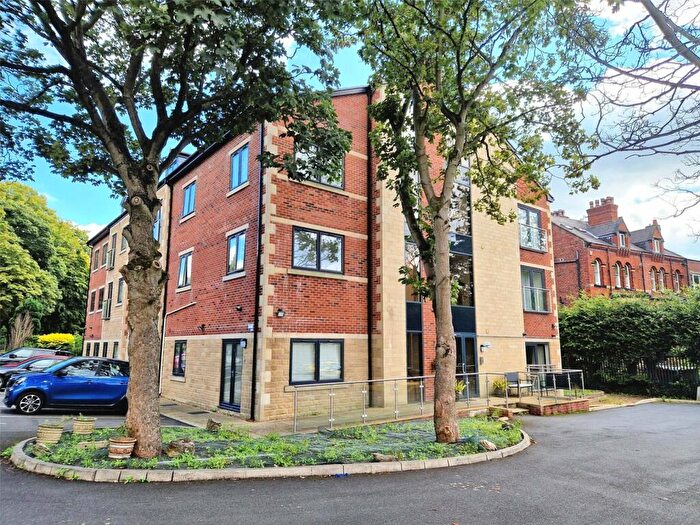 2 Bedroom Flat To Rent In Sandhill Lane, Leeds, West Yorkshire, LS17