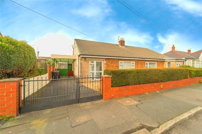 2 Bedroom Bungalow For Sale In Dyneley Avenue, Cliviger, Lancashire, BB10