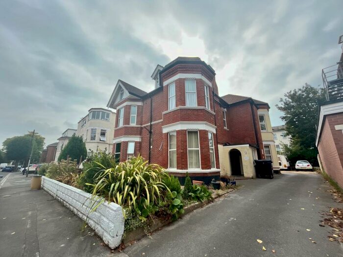 Flat To Rent In Argyll Road, BH5