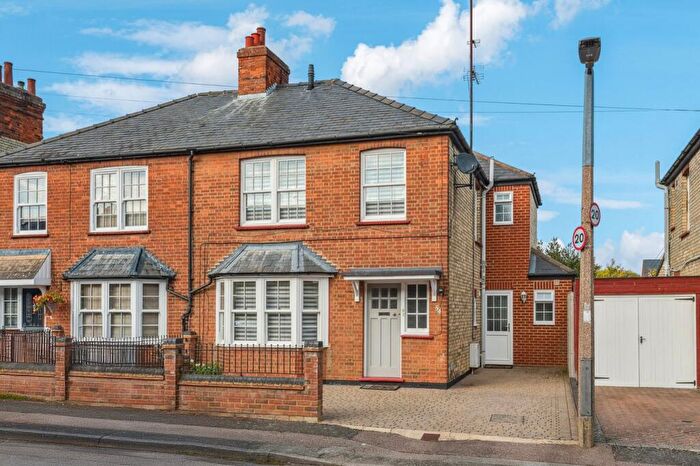 4 Bedroom Semi Detached House For Sale In Balmoral Road, Hitchin, SG5