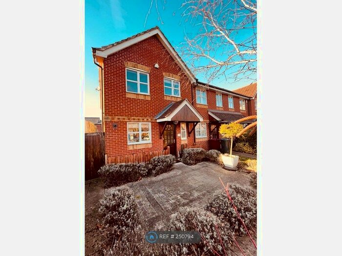 3 Bedroom Semi-Detached House To Rent In Elliotts Way, Caversham, Reading, RG4