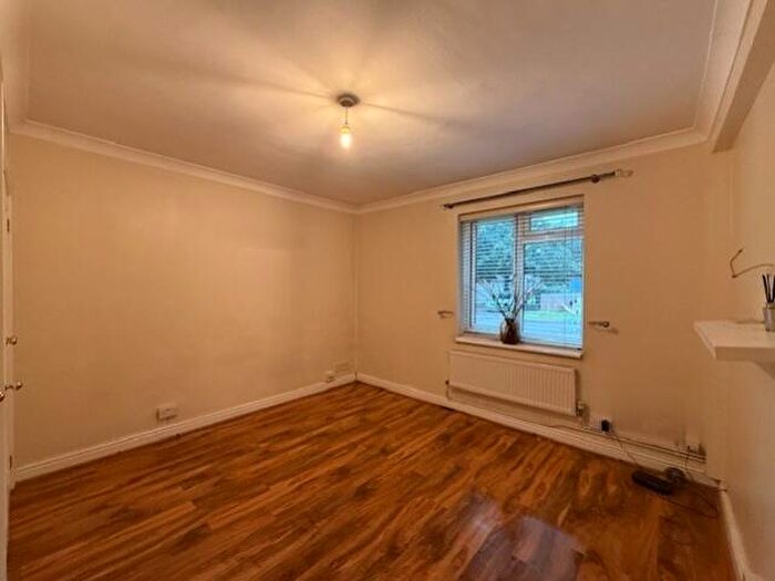 2 Bedroom Flat To Rent In Antoneys Close, Pinner, Middlesex, HA5