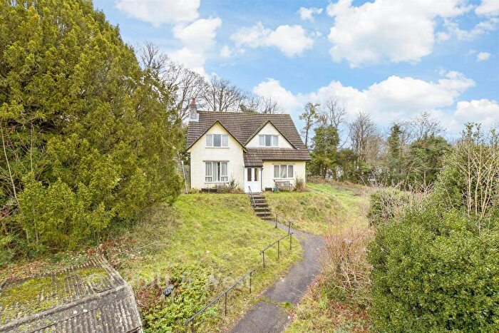 3 Bedroom Detached House For Sale In Tupwood Lane, Caterham, Surrey, CR3