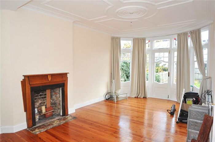 2 Bedroom Apartment To Rent In The Grove, London, N13
