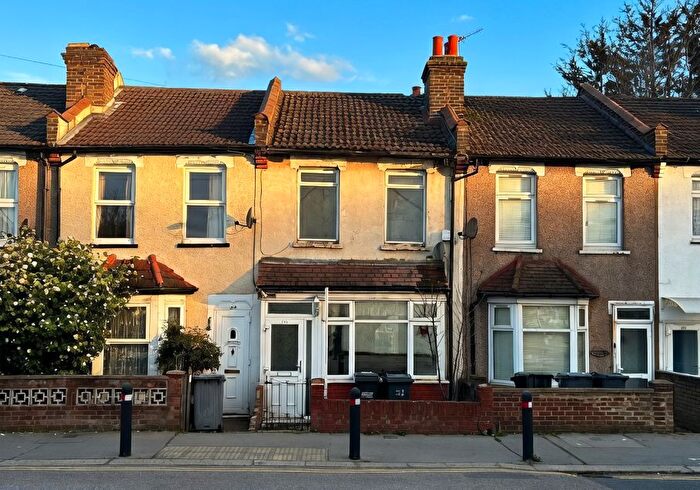 3 Bedroom Terraced House For Sale In Bensham Lane, Thornton Heath, Surrey, CR7