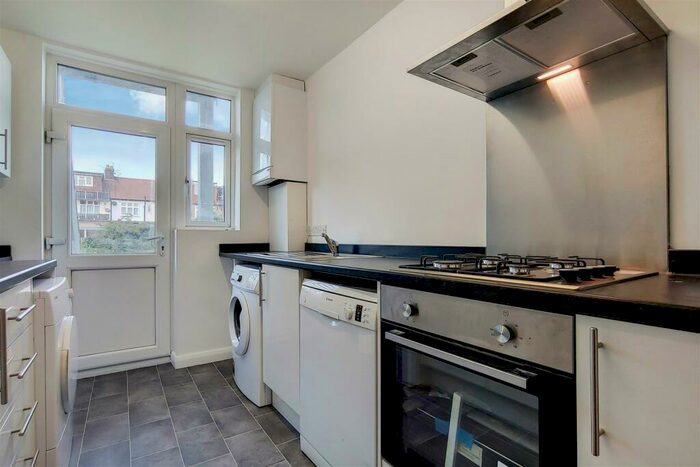 2 Bedroom Flat To Rent In Westminster Close, Ilford, IG6