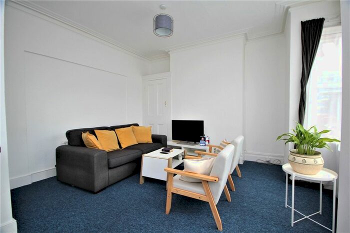 2 Bedroom Flat To Rent In Chatsworth Road, Worthing, West Sussex, BN11