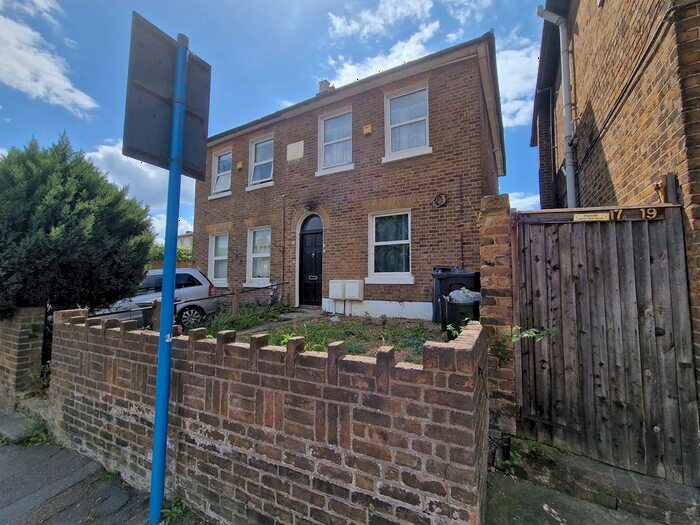 1 Bedroom Flat To Rent In Turners Hill, Cheshunt, Waltham Cross, EN8